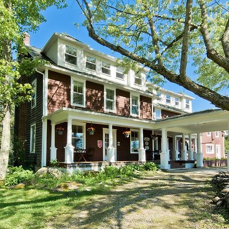 Auberge La Raveaudiere North Hatley Exterior photo